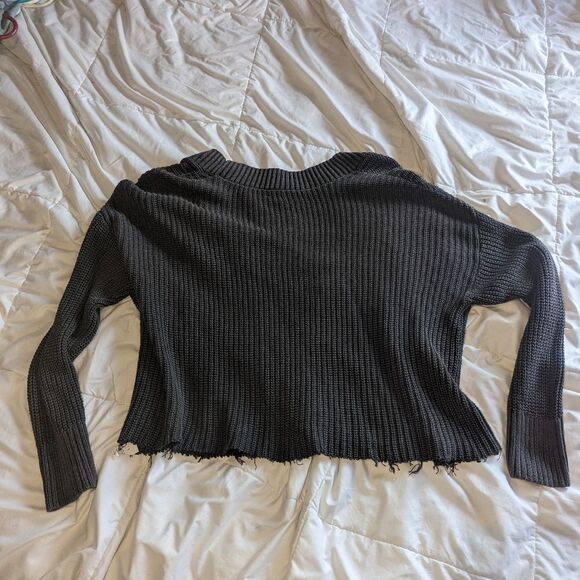 🛍️ AERIE V NECK SWEATER DISTRESSED - Picture 3 of 3